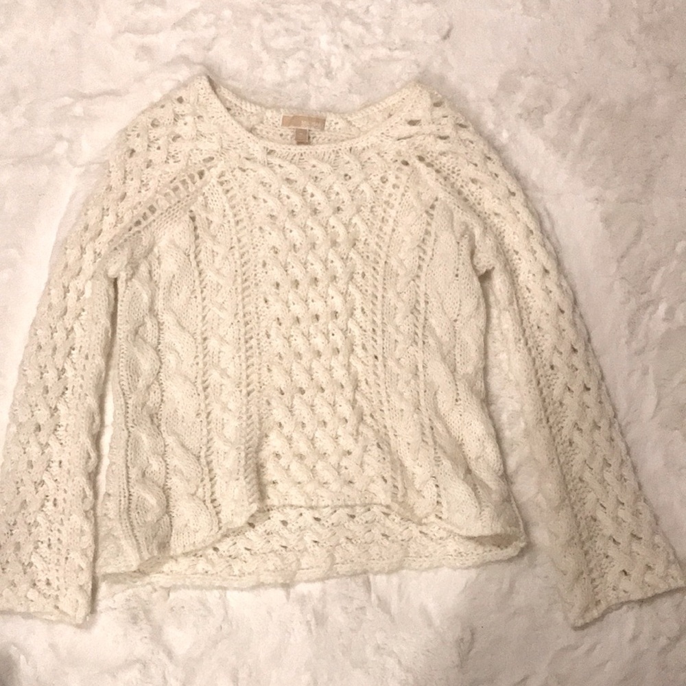 Has knitted look and spacing between some of the “knitting” super cute!!